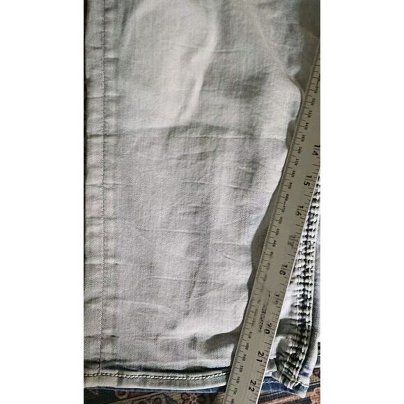 Rock Revival Women Jeans Yazhi Easy Crop Leg light wash with fading Size 32 - Picture 10 of 13